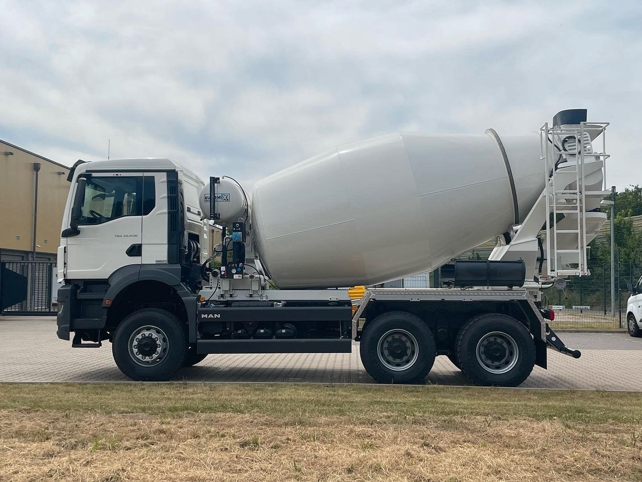 MAN TGS 33.440 6X4 / 6X6 /Euro6e EuromiX EM 8 - شاحنة خلاطة خرسانة: صورة 3 MAN TGS 33.440 6X4 / 6X6 /Euro6e EuromiX EM 8 - شاحنة خلاطة خرسانة: صورة 3