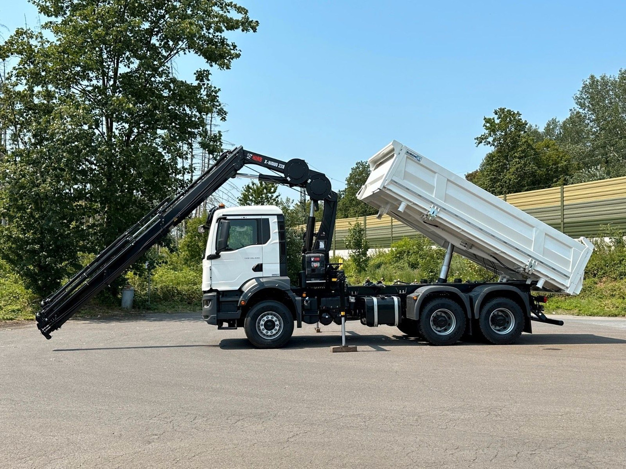 MAN TGS 33.440 6x4 /3-Seiten- Kipper / HIAB 228-6 - شاحنة قلاب, شاحنة كرين: صورة 2 MAN TGS 33.440 6x4 /3-Seiten- Kipper / HIAB 228-6 - شاحنة قلاب, شاحنة كرين: صورة 2