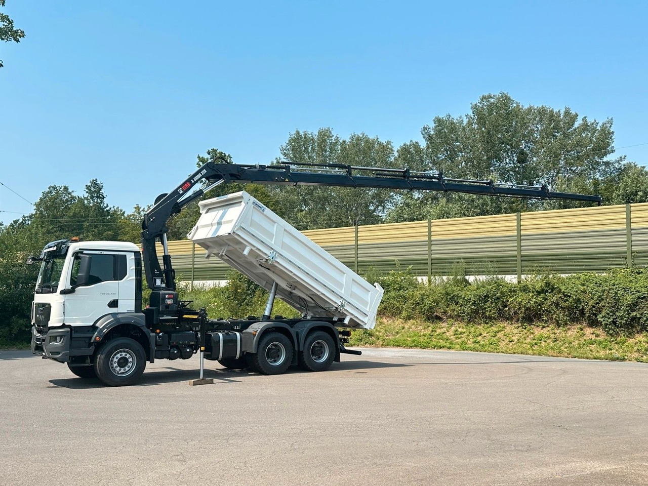 MAN TGS 33.440 6x4 /3-Seiten- Kipper / HIAB 228-6 - شاحنة قلاب, شاحنة كرين: صورة 4 MAN TGS 33.440 6x4 /3-Seiten- Kipper / HIAB 228-6 - شاحنة قلاب, شاحنة كرين: صورة 4