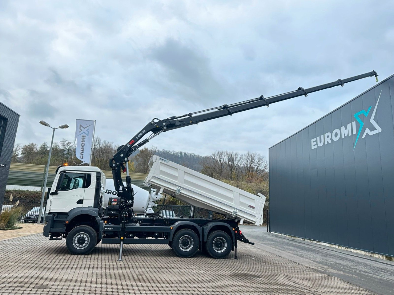 MAN TGS 33.440 6x6 /3-Seiten- Kipper / Kran HIAB 302 - شاحنة قلاب, شاحنة كرين: صورة 1 MAN TGS 33.440 6x6 /3-Seiten- Kipper / Kran HIAB 302 - شاحنة قلاب, شاحنة كرين: صورة 1