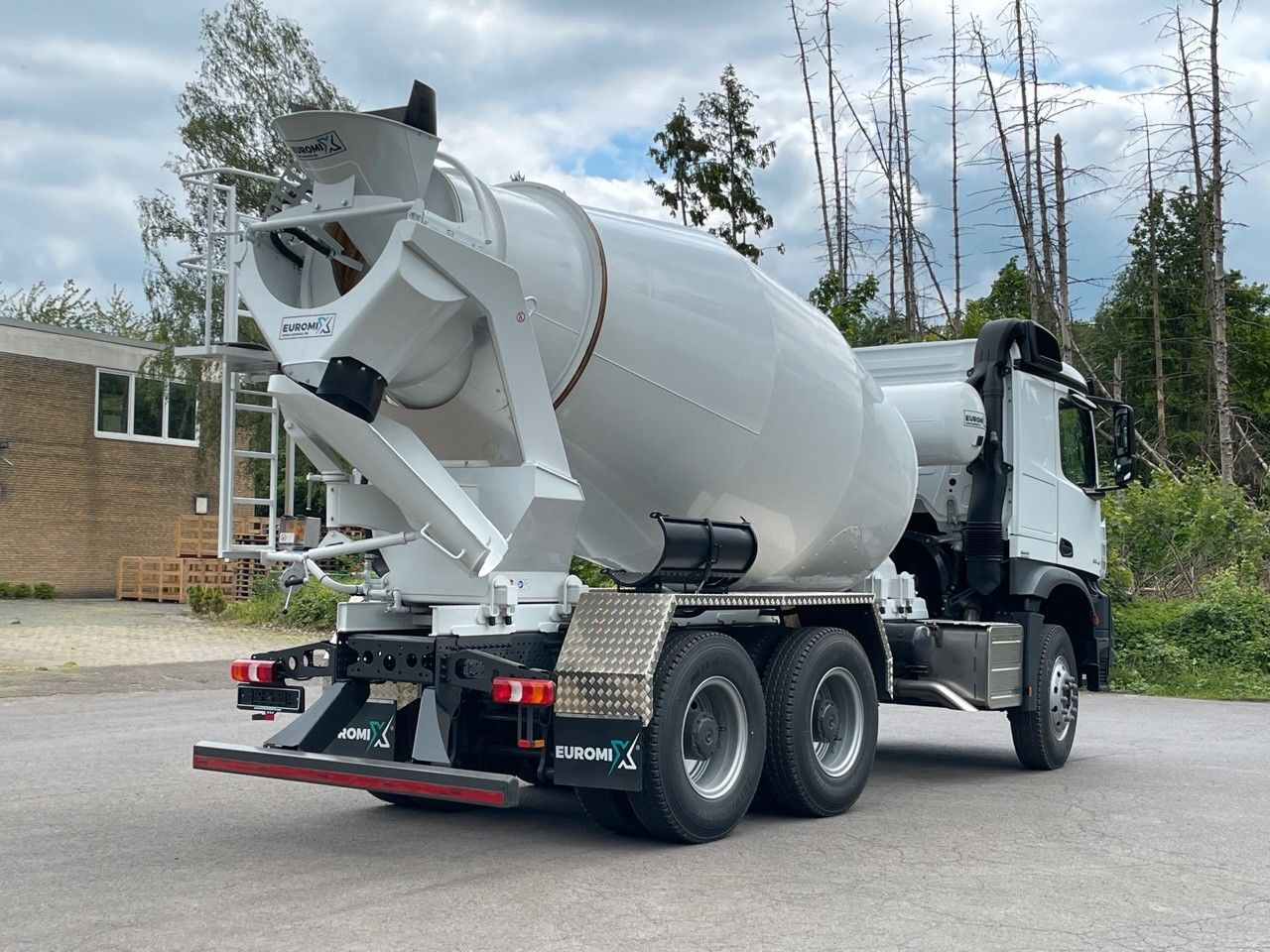 Mercedes-Benz 3348 6X4 Arcos 5 EuromixMTP EM 9 R - شاحنة خلاطة خرسانة: صورة 5 Mercedes-Benz 3348 6X4 Arcos 5 EuromixMTP EM 9 R - شاحنة خلاطة خرسانة: صورة 5