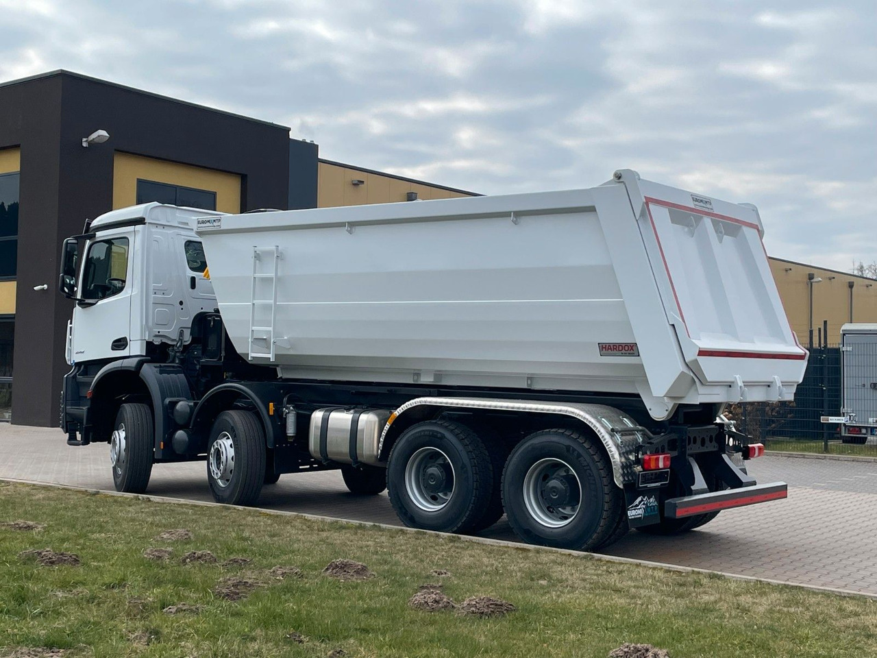 Mercedes-Benz 4142 8X4 Mulden- Kipper - EuromixMTP - شاحنة قلاب: صورة 4 Mercedes-Benz 4142 8X4 Mulden- Kipper - EuromixMTP - شاحنة قلاب: صورة 4