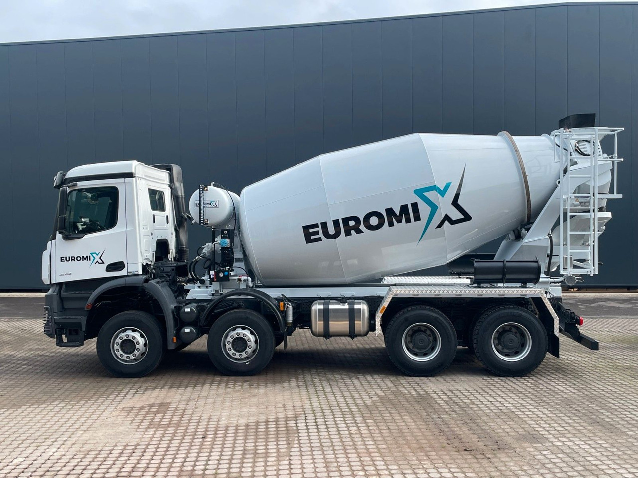 Mercedes-Benz AROCS 5 4142 B 8X4 Euro 3 EuromixMTP EM 10 - شاحنة خلاطة خرسانة: صورة 2 Mercedes-Benz AROCS 5 4142 B 8X4 Euro 3 EuromixMTP EM 10 - شاحنة خلاطة خرسانة: صورة 2