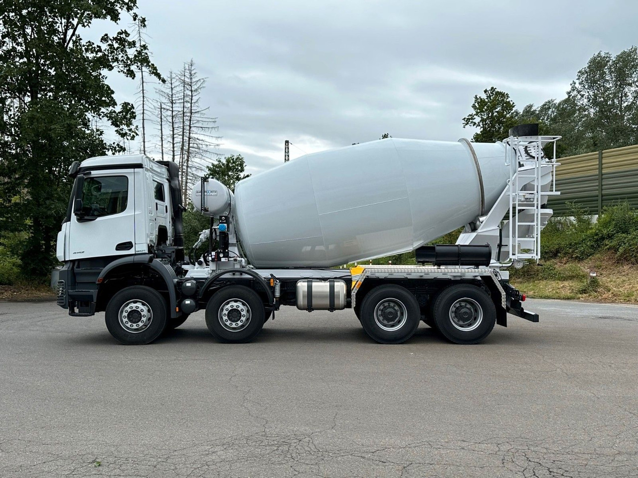 Mercedes-Benz AROCS 5 4142 B 8X4 Euro 3 EuromixMTP EM 10 - شاحنة خلاطة خرسانة: صورة 4 Mercedes-Benz AROCS 5 4142 B 8X4 Euro 3 EuromixMTP EM 10 - شاحنة خلاطة خرسانة: صورة 4