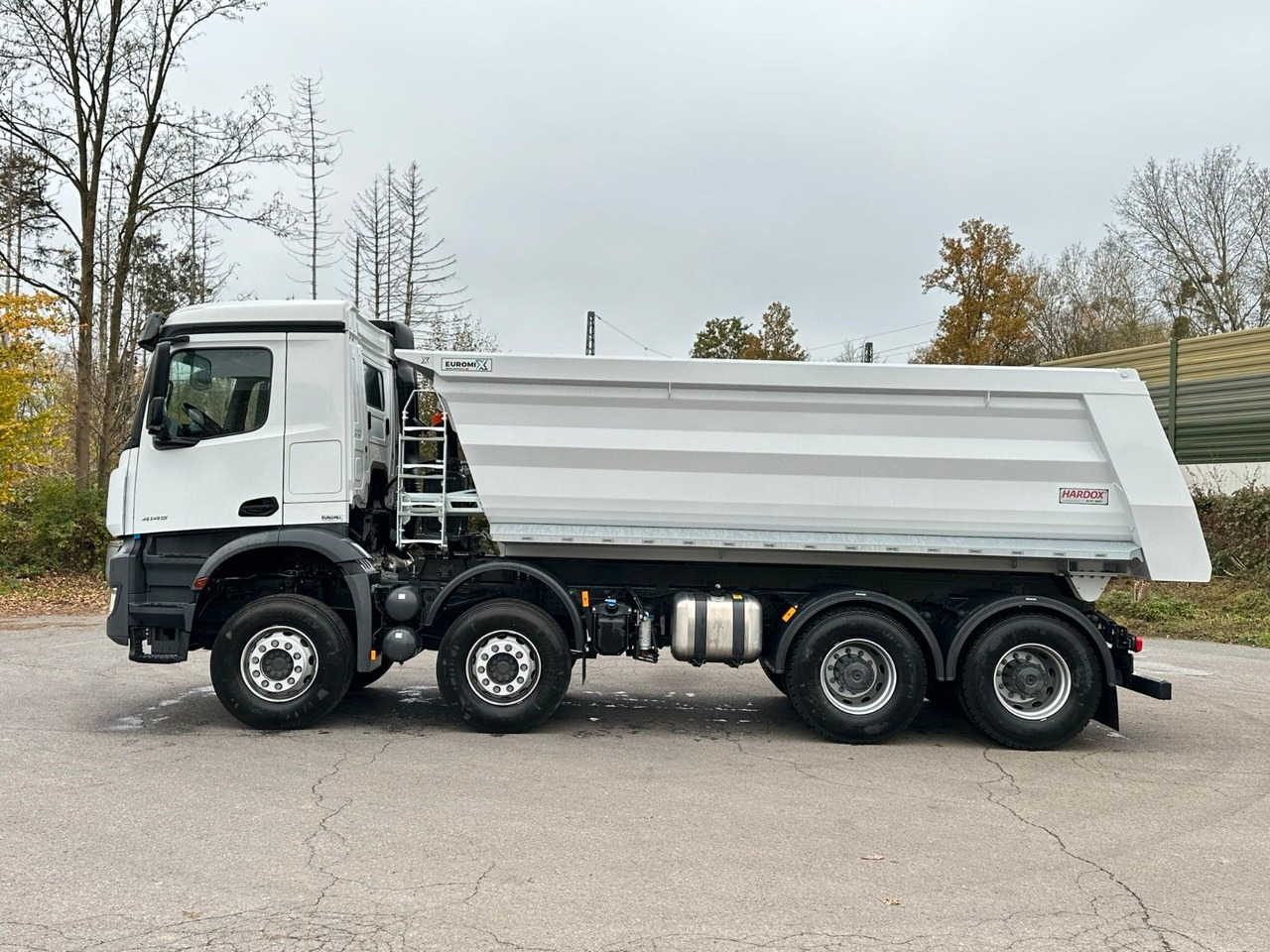 Mercedes-Benz AROCS 5 4145 8X4 E6e EuromixMTP 18m³ Kipper - شاحنة قلاب: صورة 4 Mercedes-Benz AROCS 5 4145 8X4 E6e EuromixMTP 18m³ Kipper - شاحنة قلاب: صورة 4