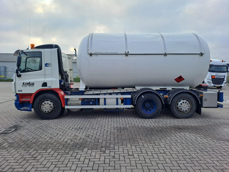 DAF FAN CF75. 6x2 -24030 Liter Gas tank truck ID 2.166 Rootselaar, flowmeter, pump, sunroof on tank - شاحنة صهريج: صورة 4 DAF FAN CF75. 6x2 -24030 Liter Gas tank truck ID 2.166 Rootselaar, flowmeter, pump, sunroof on tank - شاحنة صهريج: صورة 4