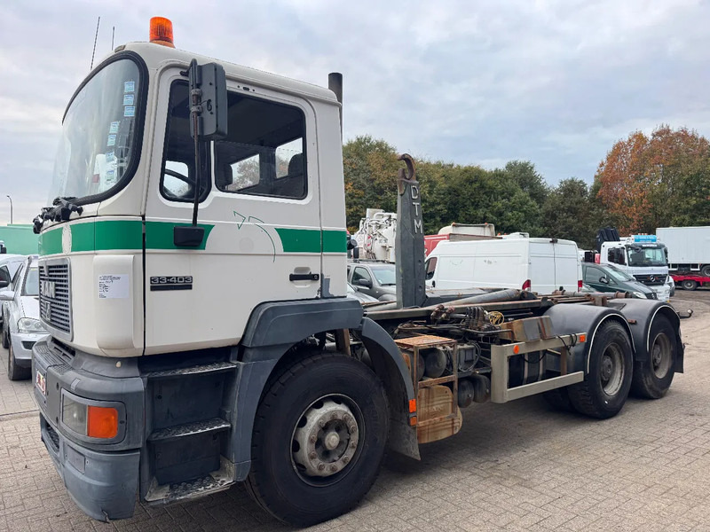 MAN 33.403 **BELGIAN TRUCK-FULL STEEL-MANUAL PUMP** - شاحنة برافعة خطافية: صورة 1 MAN 33.403 **BELGIAN TRUCK-FULL STEEL-MANUAL PUMP** - شاحنة برافعة خطافية: صورة 1