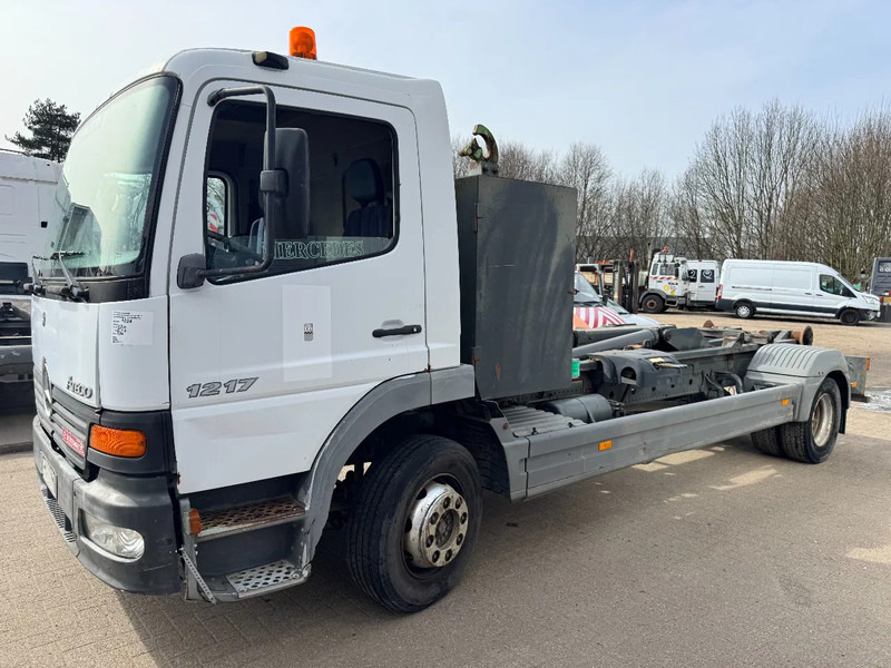 Mercedes-Benz Atego 1217 **BELGIAN TRUCK-CAMION BELGE** - شاحنة برافعة خطافية: صورة 1 Mercedes-Benz Atego 1217 **BELGIAN TRUCK-CAMION BELGE** - شاحنة برافعة خطافية: صورة 1