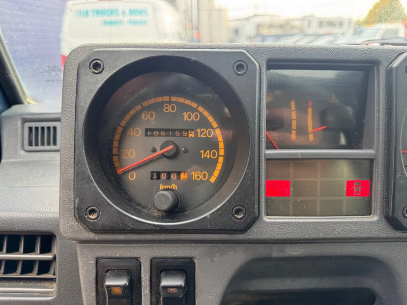 سيارة Mitsubishi Pajero **LONG CHASSIS-7SEATS-DIESEL**: صورة 13 سيارة Mitsubishi Pajero **LONG CHASSIS-7SEATS-DIESEL**: صورة 13