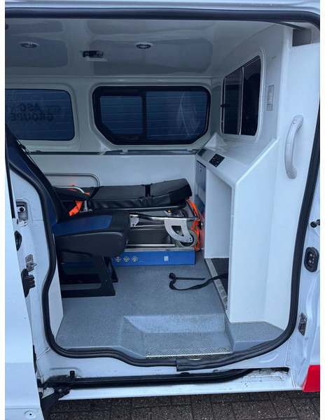 Opel Vivaro **AMBULANCE-RETTUNGSWAGEN** - سيارة إسعاف: صورة 5 Opel Vivaro **AMBULANCE-RETTUNGSWAGEN** - سيارة إسعاف: صورة 5