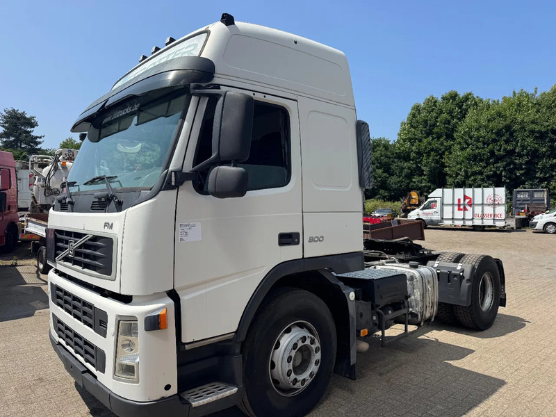 Volvo FM 300 **EURO 3-BELGIAN TRUCK-I SHIFT-PTO** - رأس تريلا: صورة 1 Volvo FM 300 **EURO 3-BELGIAN TRUCK-I SHIFT-PTO** - رأس تريلا: صورة 1