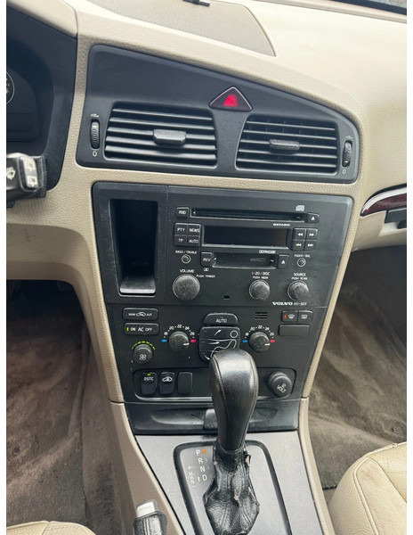 سيارة Volvo V70 V70: صورة 13