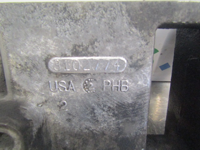 CUMMINS M11 OIL FLTER HOUSING P/NO 3102774 - المحرك و قطع الغيار - شاحنة: صورة 2 CUMMINS M11 OIL FLTER HOUSING P/NO 3102774 - المحرك و قطع الغيار - شاحنة: صورة 2