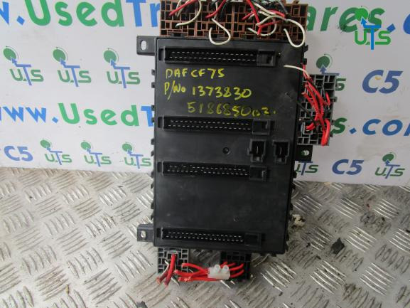 DAF CF 75/85 FUSEBOARD PART NO 1373830/518685003/01 - النظام الكهربائي - شاحنة: صورة 2 DAF CF 75/85 FUSEBOARD PART NO 1373830/518685003/01 - النظام الكهربائي - شاحنة: صورة 2