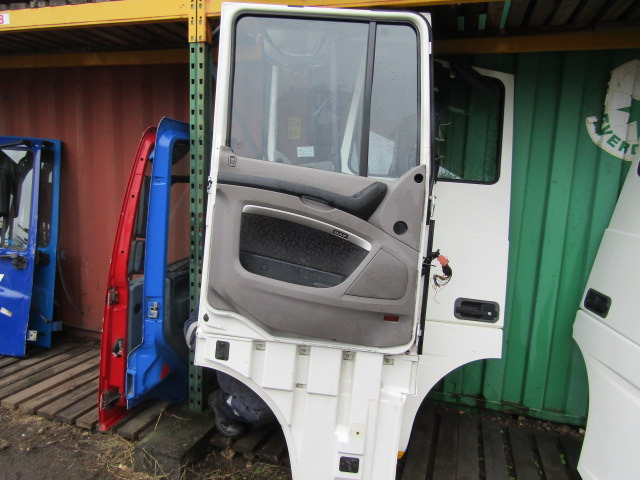 DAF XF 105 NEARSIDE (PASSENGER) COMPLETE DOOR - الكابينة والداخلية - شاحنة: صورة 3 DAF XF 105 NEARSIDE (PASSENGER) COMPLETE DOOR - الكابينة والداخلية - شاحنة: صورة 3