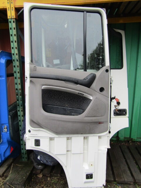 DAF XF 105 NEARSIDE (PASSENGER) COMPLETE DOOR - الكابينة والداخلية - شاحنة: صورة 4 DAF XF 105 NEARSIDE (PASSENGER) COMPLETE DOOR - الكابينة والداخلية - شاحنة: صورة 4