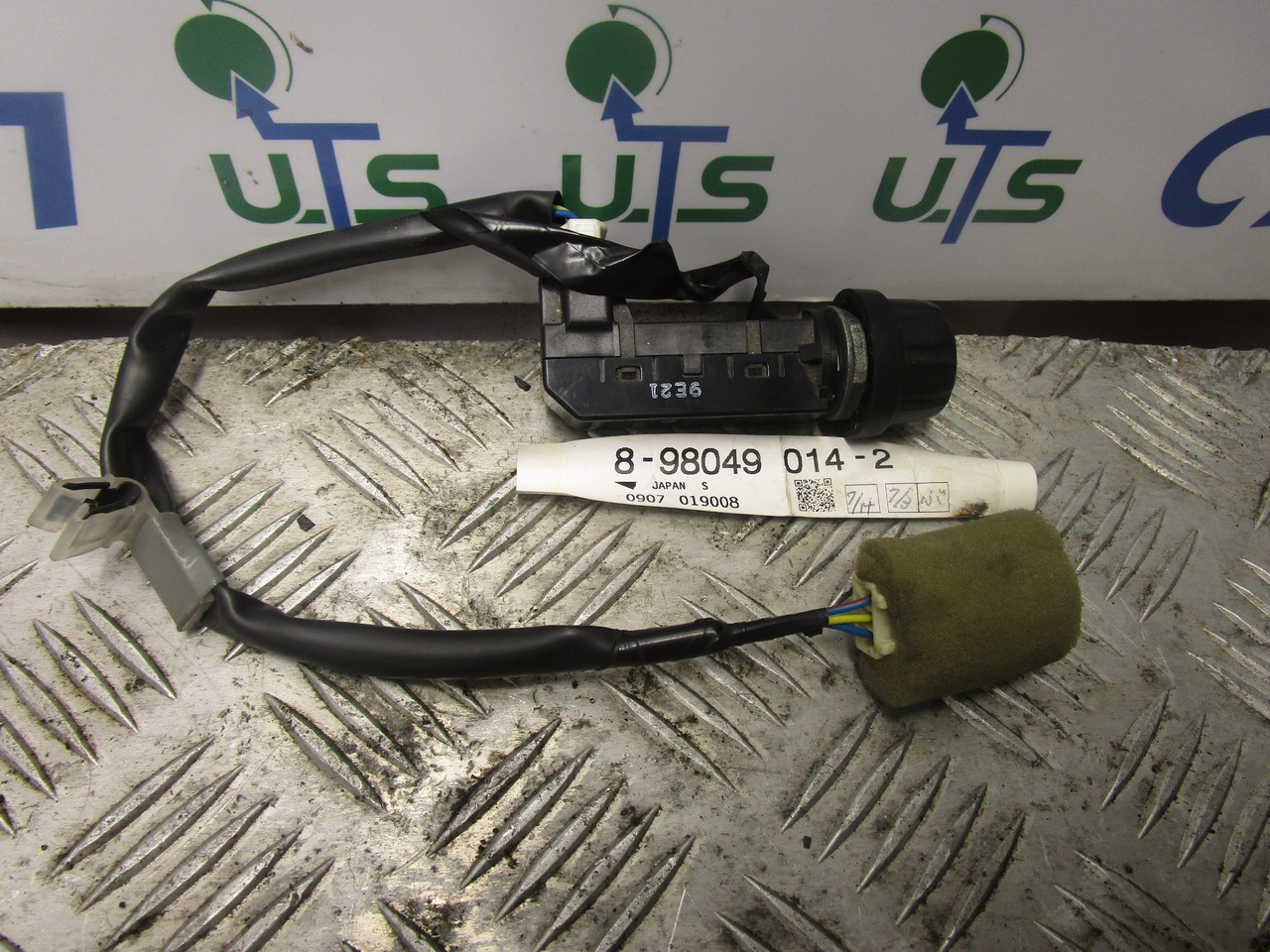 ISUZU N75 4HK1 THROTTLE CONTROL UNIT P/NO 8-980490142 - النظام الكهربائي - شاحنة: صورة 1 ISUZU N75 4HK1 THROTTLE CONTROL UNIT P/NO 8-980490142 - النظام الكهربائي - شاحنة: صورة 1