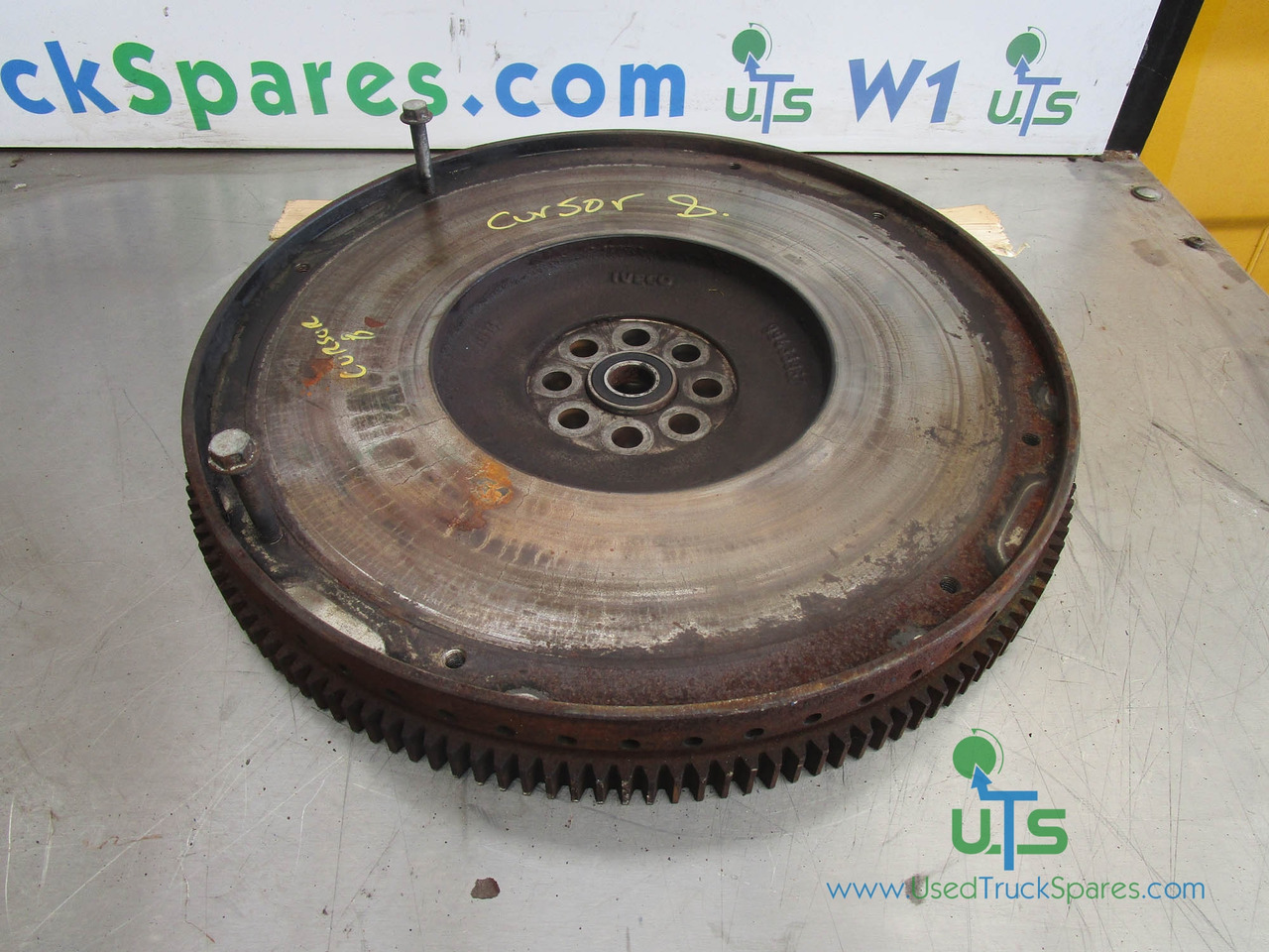 IVECO CURSOR 8 FLYWHEEL P/NO 99633961 - الحدافة - شاحنة: صورة 1 IVECO CURSOR 8 FLYWHEEL P/NO 99633961 - الحدافة - شاحنة: صورة 1