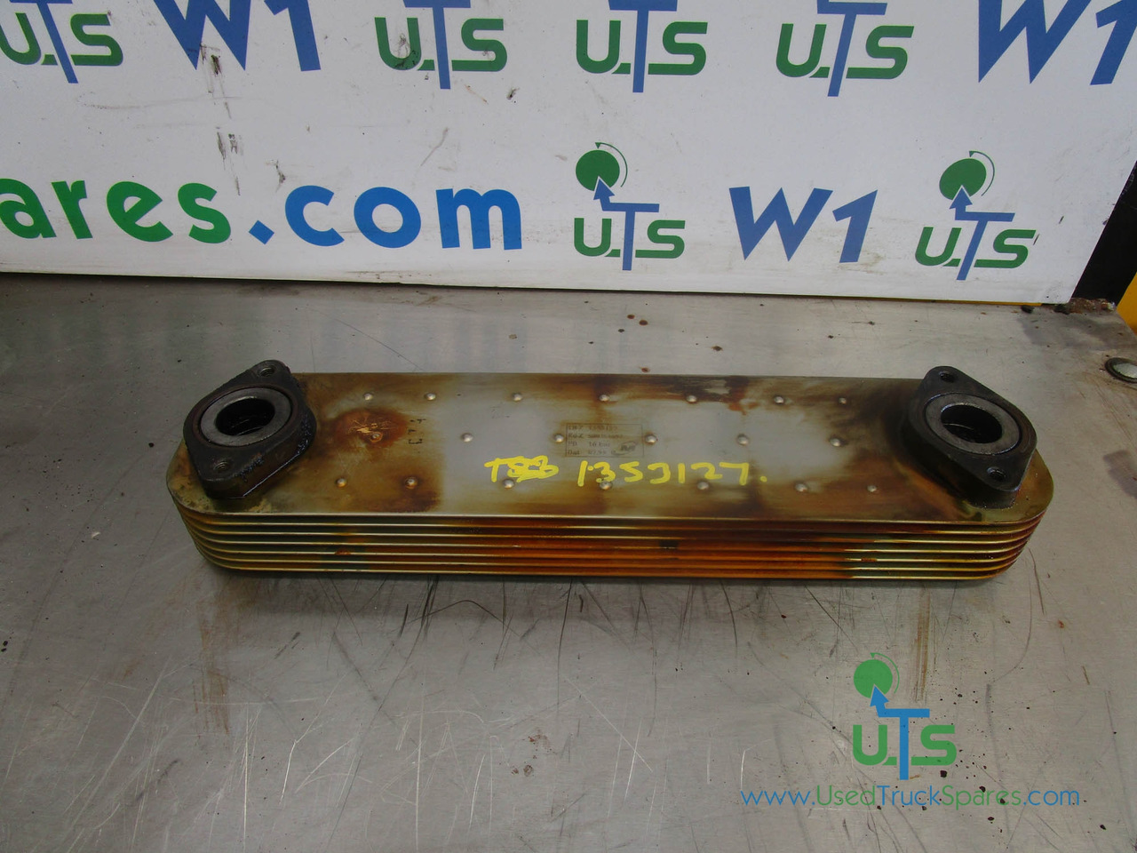 IVECO CURSOR 8 OIL COOLER P/NO 1353127 - المحرك و قطع الغيار - شاحنة: صورة 1 IVECO CURSOR 8 OIL COOLER P/NO 1353127 - المحرك و قطع الغيار - شاحنة: صورة 1