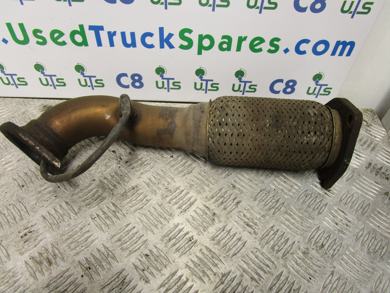 IVECO DAILY 3.0 FRONT EXHAUST PIPE & SENSOR - علبة العادم/ نظام العادم - شاحنة: صورة 1 IVECO DAILY 3.0 FRONT EXHAUST PIPE & SENSOR - علبة العادم/ نظام العادم - شاحنة: صورة 1