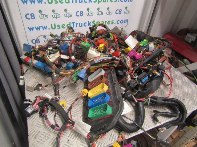 IVECO STRALIS COPLETE CAB WIRING HARNESS - النظام الكهربائي - شاحنة: صورة 4 IVECO STRALIS COPLETE CAB WIRING HARNESS - النظام الكهربائي - شاحنة: صورة 4