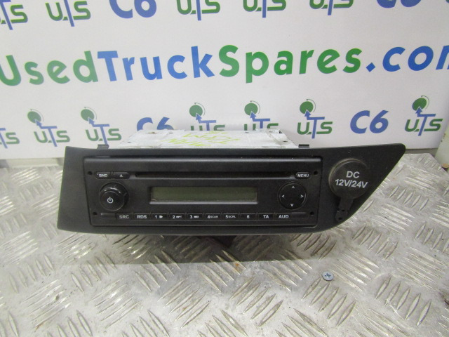 MAN ‘BLAUPUNKT’ CD/RADIO 81.28101.6180 - الكابينة والداخلية - شاحنة: صورة 1 MAN ‘BLAUPUNKT’ CD/RADIO 81.28101.6180 - الكابينة والداخلية - شاحنة: صورة 1