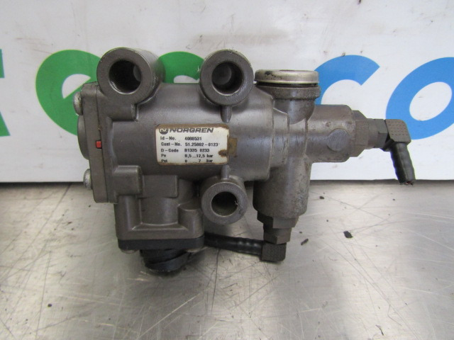 MAN TGS/TGX D2066 NORGREN EGR VALVE P/NO 51.25002-0123 - المحرك و قطع الغيار - شاحنة: صورة 1 MAN TGS/TGX D2066 NORGREN EGR VALVE P/NO 51.25002-0123 - المحرك و قطع الغيار - شاحنة: صورة 1