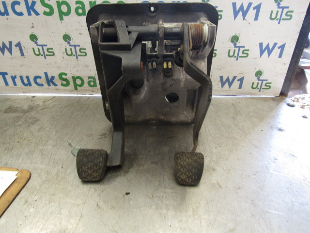 MERCEDES ATEGO 815 CLUTCH / BRAKE PEDAL CLUSTER - أجزاء الفرامل - شاحنة: صورة 2 MERCEDES ATEGO 815 CLUTCH / BRAKE PEDAL CLUSTER - أجزاء الفرامل - شاحنة: صورة 2