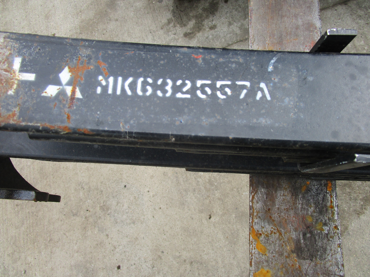 MITSUBISHI FUSO 8T REAR SPRINGS MK632557 - نظام التعليق - شاحنة: صورة 2 MITSUBISHI FUSO 8T REAR SPRINGS MK632557 - نظام التعليق - شاحنة: صورة 2