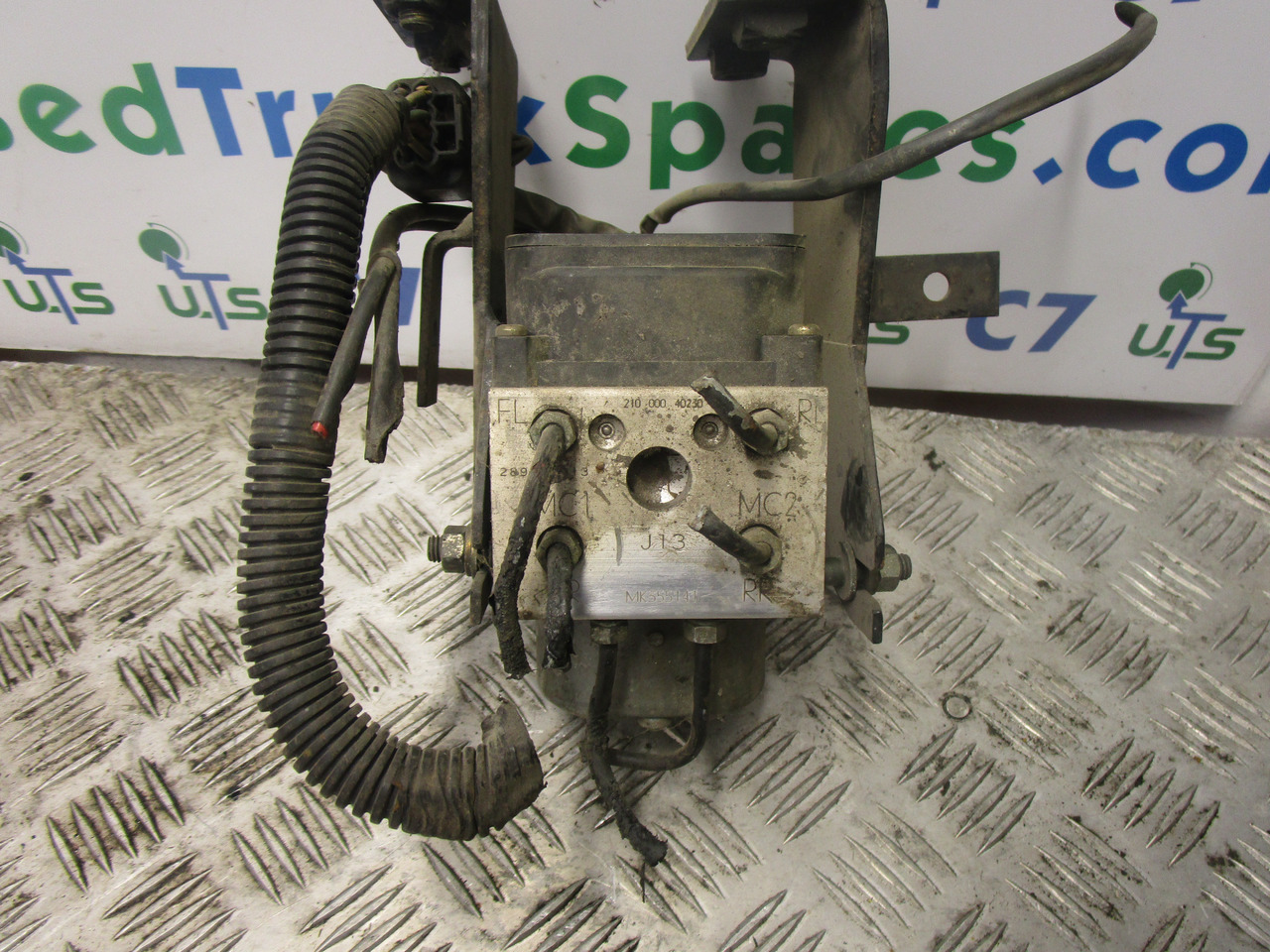 MITSUBISHI FUSO / CANTER ABS PUMP P/NO MK355141 - أجزاء الفرامل - شاحنة: صورة 1 MITSUBISHI FUSO / CANTER ABS PUMP P/NO MK355141 - أجزاء الفرامل - شاحنة: صورة 1