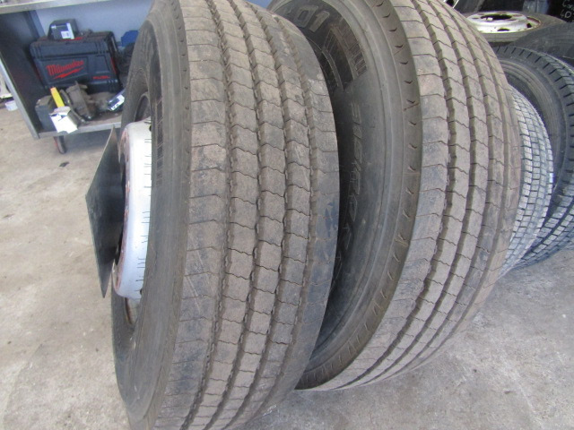 PIRELLI 315/80/22.5 FRONT 2022 ALMOST NEW ONLY 1000KM COMPLETE ON RIMS - إطارات - شاحنة: صورة 2 PIRELLI 315/80/22.5 FRONT 2022 ALMOST NEW ONLY 1000KM COMPLETE ON RIMS - إطارات - شاحنة: صورة 2