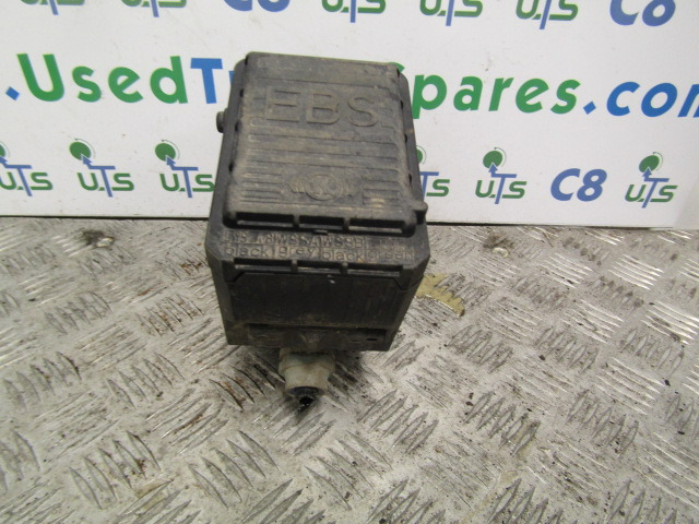 RENAULT MIDLUM DXI EBS BRAKE VALVE ‘KNORR-BREMSE’ P/NO - أجزاء الفرامل - شاحنة: صورة 1 RENAULT MIDLUM DXI EBS BRAKE VALVE ‘KNORR-BREMSE’ P/NO - أجزاء الفرامل - شاحنة: صورة 1