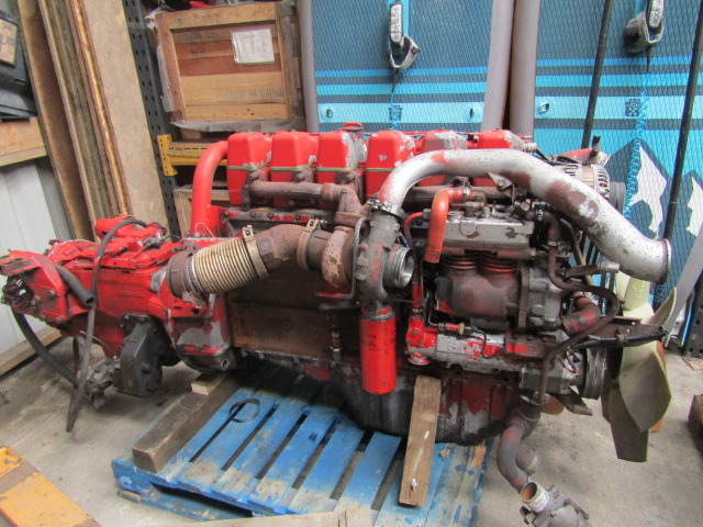 SCANIA P94 260 ENGINE & GEARBOX TYPE DSC9-12 COMPLETE WITH MANUAL PUMP - صندوق التروس - شاحنة: صورة 1 SCANIA P94 260 ENGINE & GEARBOX TYPE DSC9-12 COMPLETE WITH MANUAL PUMP - صندوق التروس - شاحنة: صورة 1