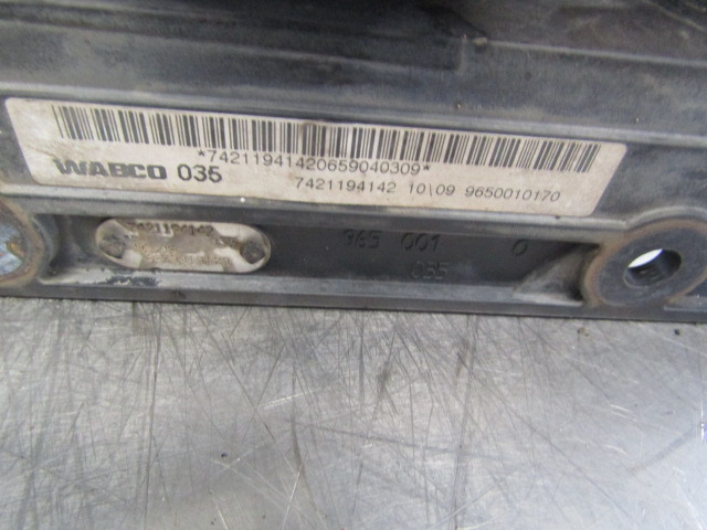VOLVO FE BRAKE AND CLUTCH PEDAL BOX WABCO P/NO 7421194142 - أجزاء الفرامل - شاحنة: صورة 2 VOLVO FE BRAKE AND CLUTCH PEDAL BOX WABCO P/NO 7421194142 - أجزاء الفرامل - شاحنة: صورة 2