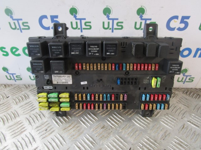 VOLVO FM12 FUSEBOARD 20476480-P01 - النظام الكهربائي - شاحنة: صورة 1 VOLVO FM12 FUSEBOARD 20476480-P01 - النظام الكهربائي - شاحنة: صورة 1