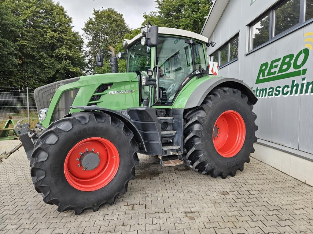 Fendt 824 Vario ProfiPlus - جرار: صورة 1 Fendt 824 Vario ProfiPlus - جرار: صورة 1
