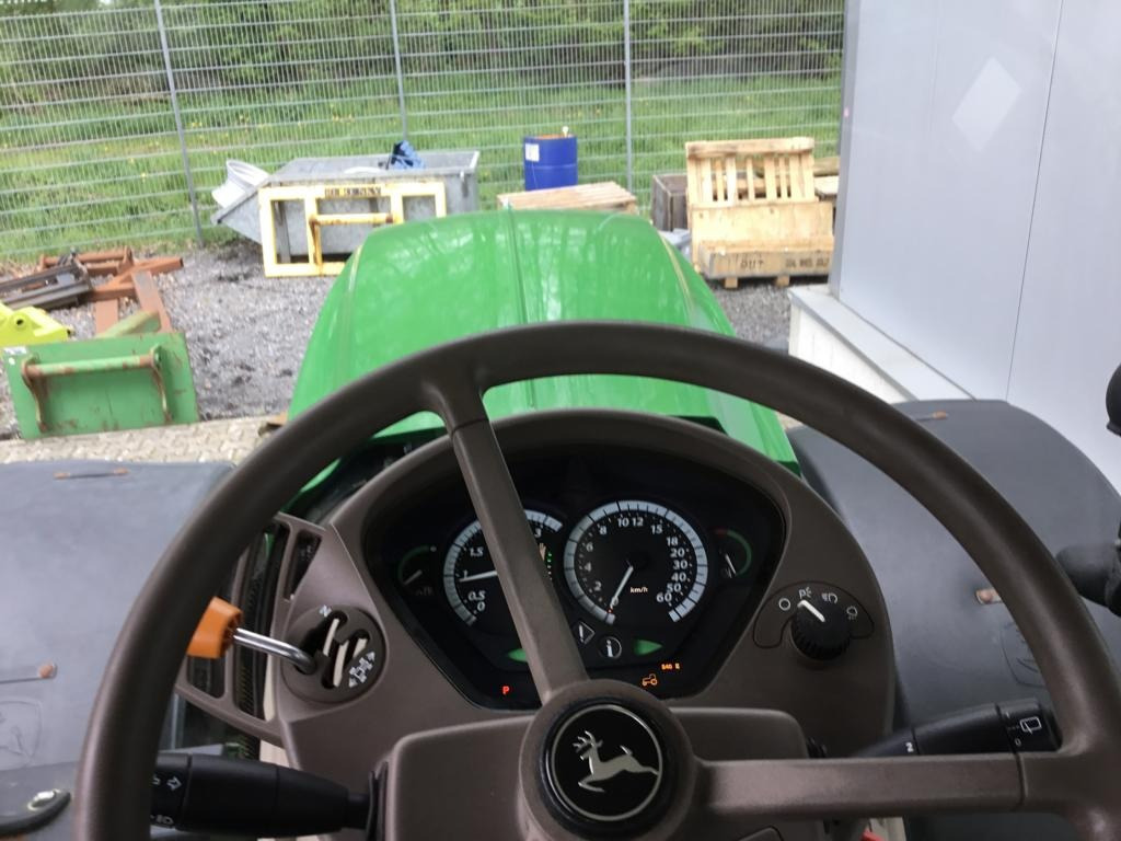 جرار John Deere 6150R: صورة 15