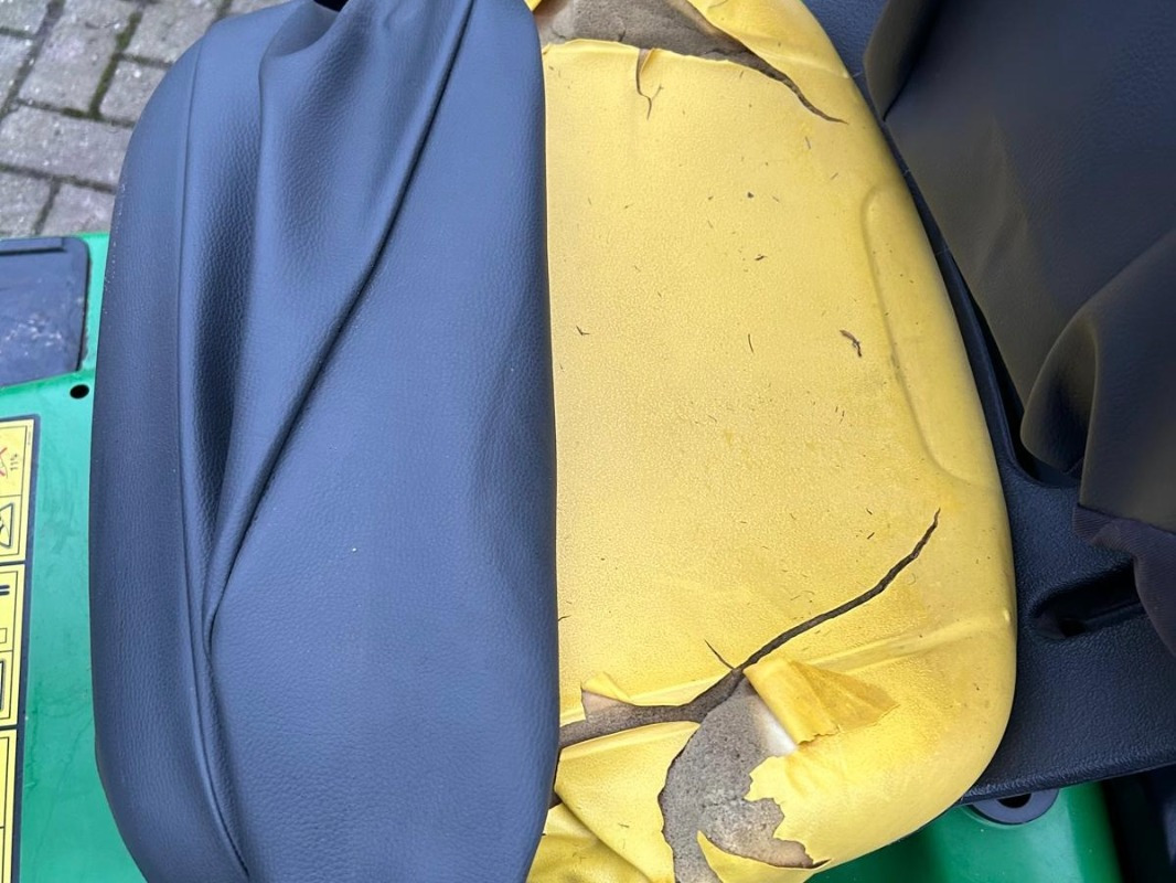 جزازة العشب John Deere X305R RASENTRAKTOR (MY11): صورة 6