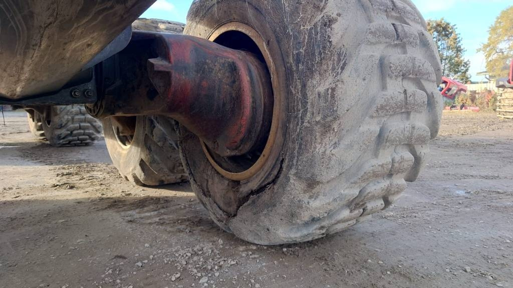 Komatsu 845 - جرار شحن جذوع أشجار الغابات: صورة 4 Komatsu 845 - جرار شحن جذوع أشجار الغابات: صورة 4