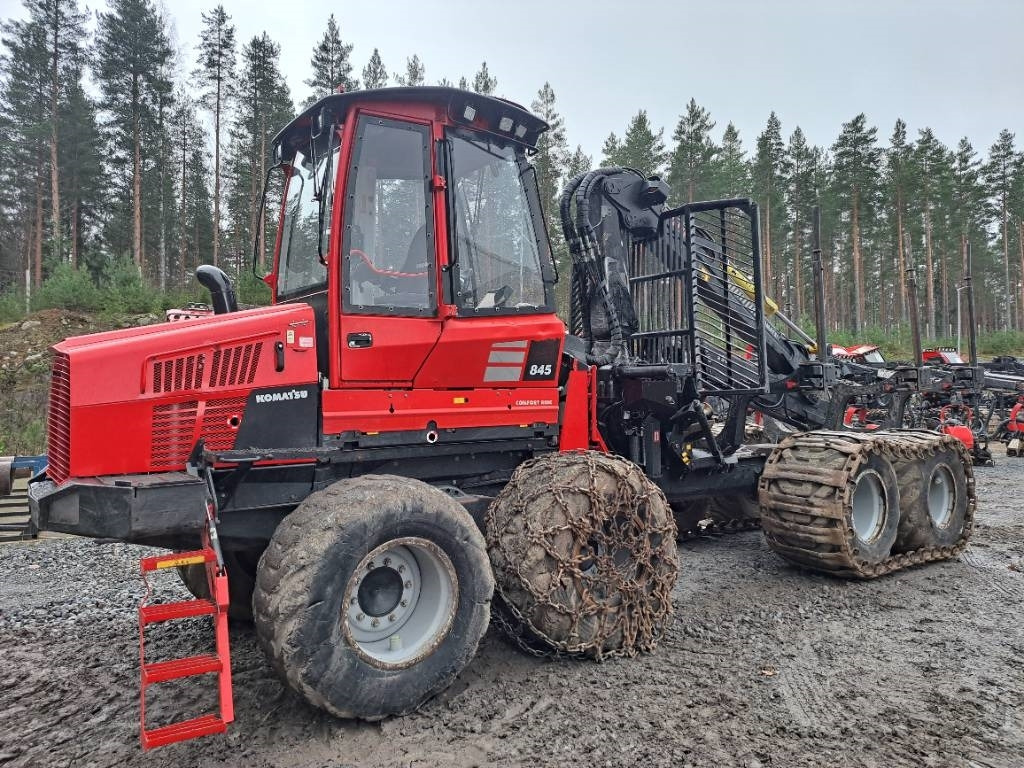 Komatsu 845 - جرار شحن جذوع أشجار الغابات: صورة 1 Komatsu 845 - جرار شحن جذوع أشجار الغابات: صورة 1