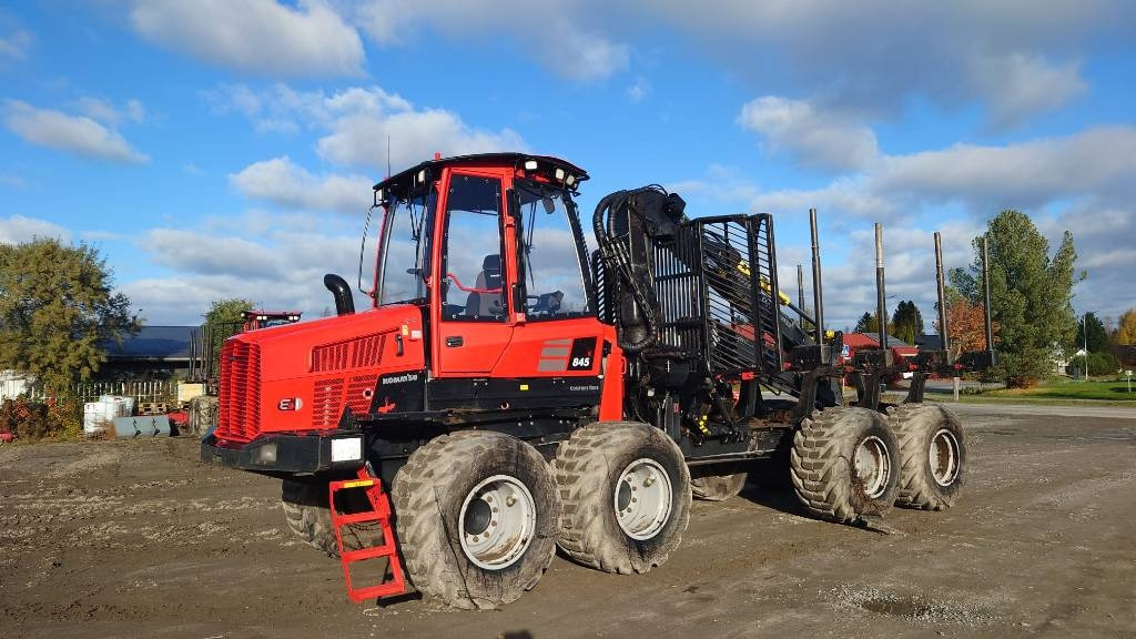 Komatsu 845 - جرار شحن جذوع أشجار الغابات: صورة 1 Komatsu 845 - جرار شحن جذوع أشجار الغابات: صورة 1