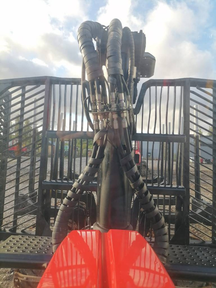 Komatsu 875 - جرار شحن جذوع أشجار الغابات: صورة 3 Komatsu 875 - جرار شحن جذوع أشجار الغابات: صورة 3