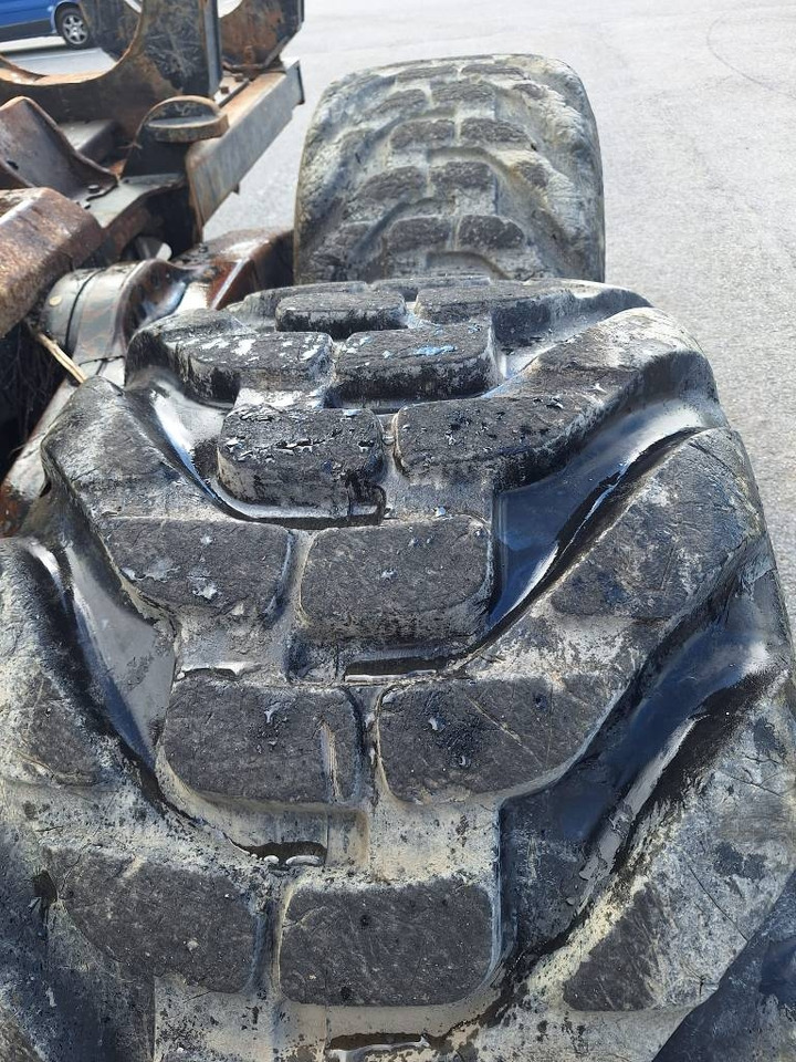 جرار شحن جذوع أشجار الغابات Komatsu 875: صورة 15