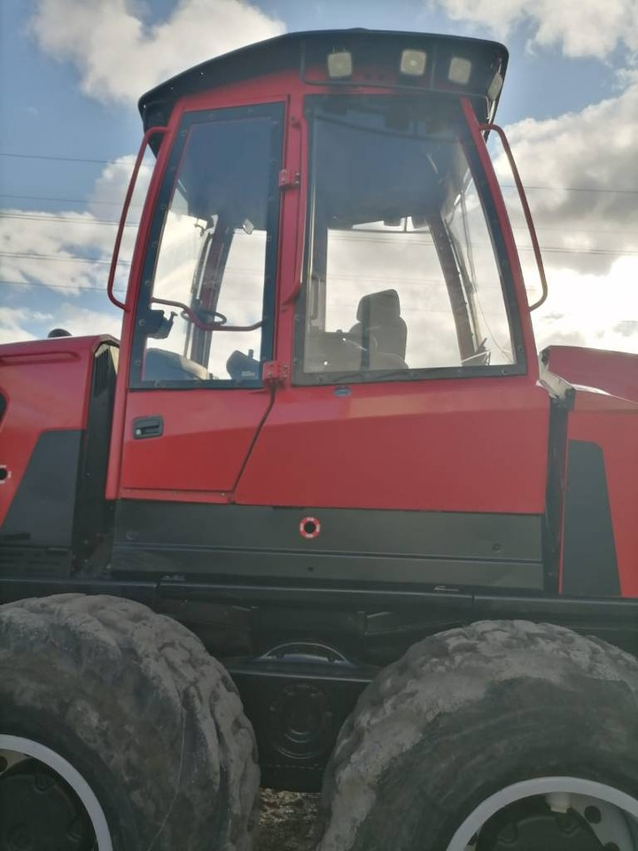 Komatsu 875 - جرار شحن جذوع أشجار الغابات: صورة 5 Komatsu 875 - جرار شحن جذوع أشجار الغابات: صورة 5