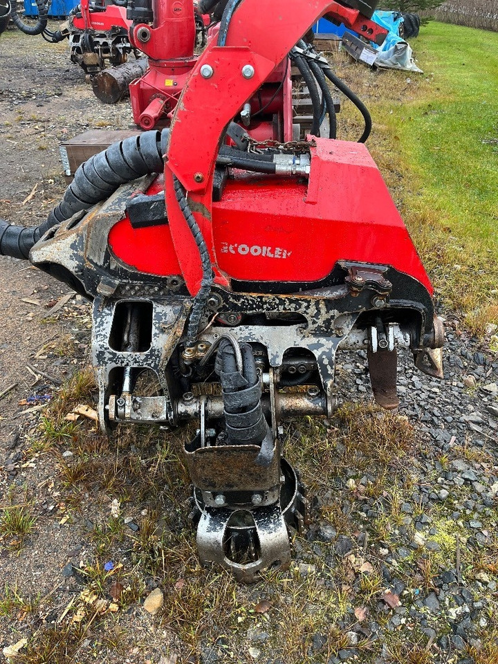 Komatsu 911 - آلة حصاد الأشجار: صورة 3 Komatsu 911 - آلة حصاد الأشجار: صورة 3