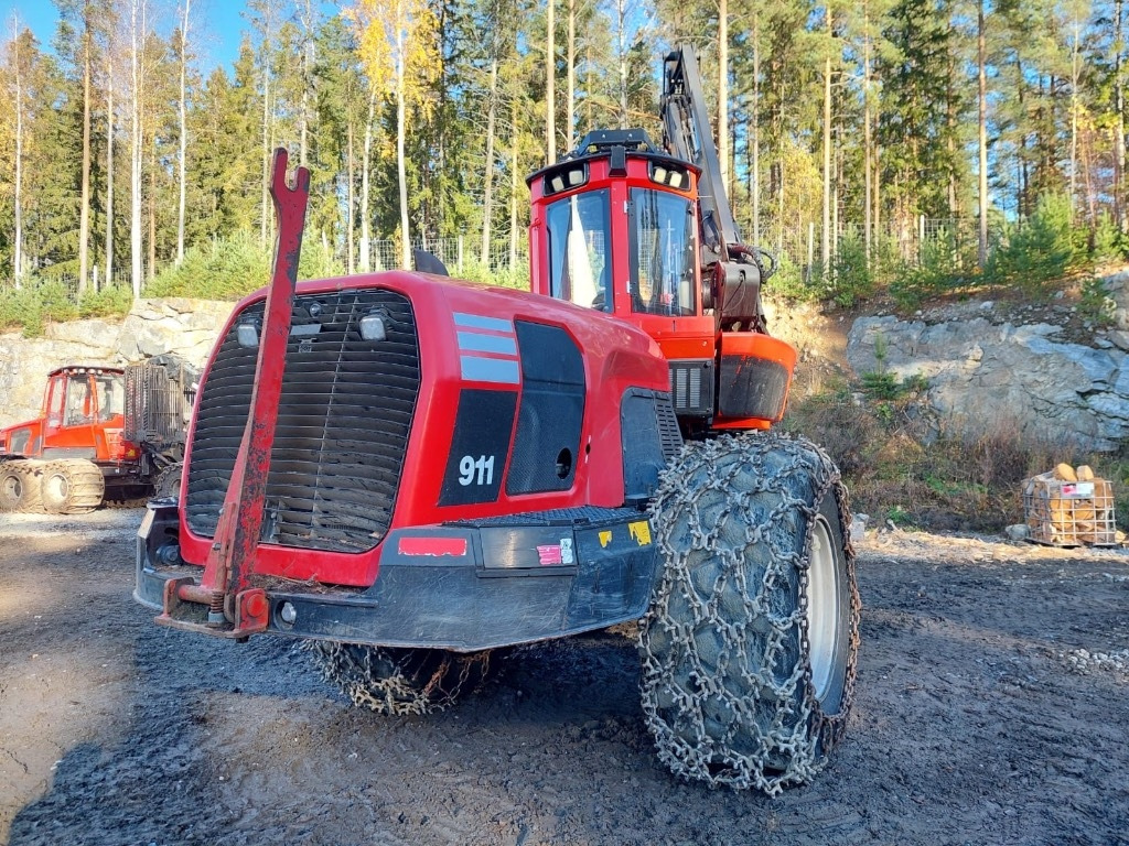 Komatsu 911 - آلة حصاد الأشجار: صورة 4 Komatsu 911 - آلة حصاد الأشجار: صورة 4