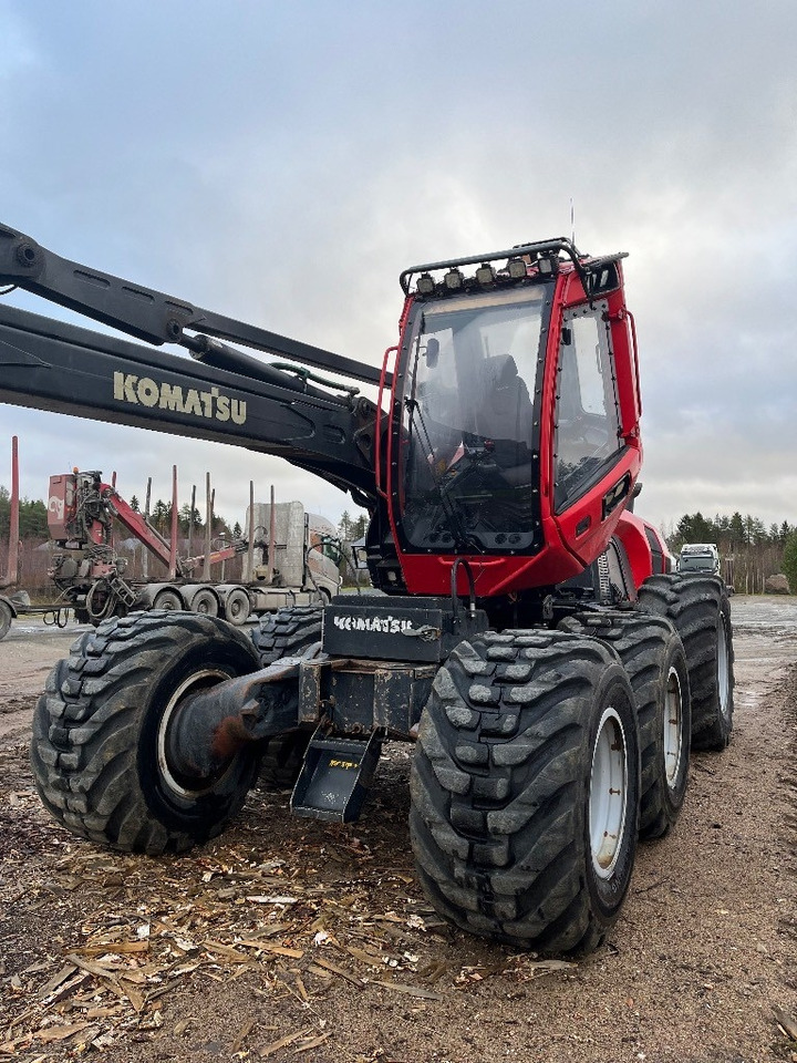 Komatsu 911 - آلة حصاد الأشجار: صورة 1 Komatsu 911 - آلة حصاد الأشجار: صورة 1