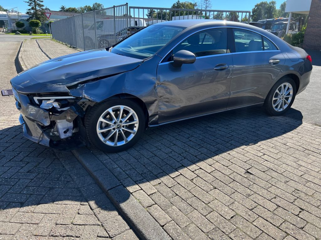 Mercedes-Benz CLA 180 4.500 KM NAVI-LED - Grosse Bildschirm - سيارة: صورة 3 Mercedes-Benz CLA 180 4.500 KM NAVI-LED - Grosse Bildschirm - سيارة: صورة 3