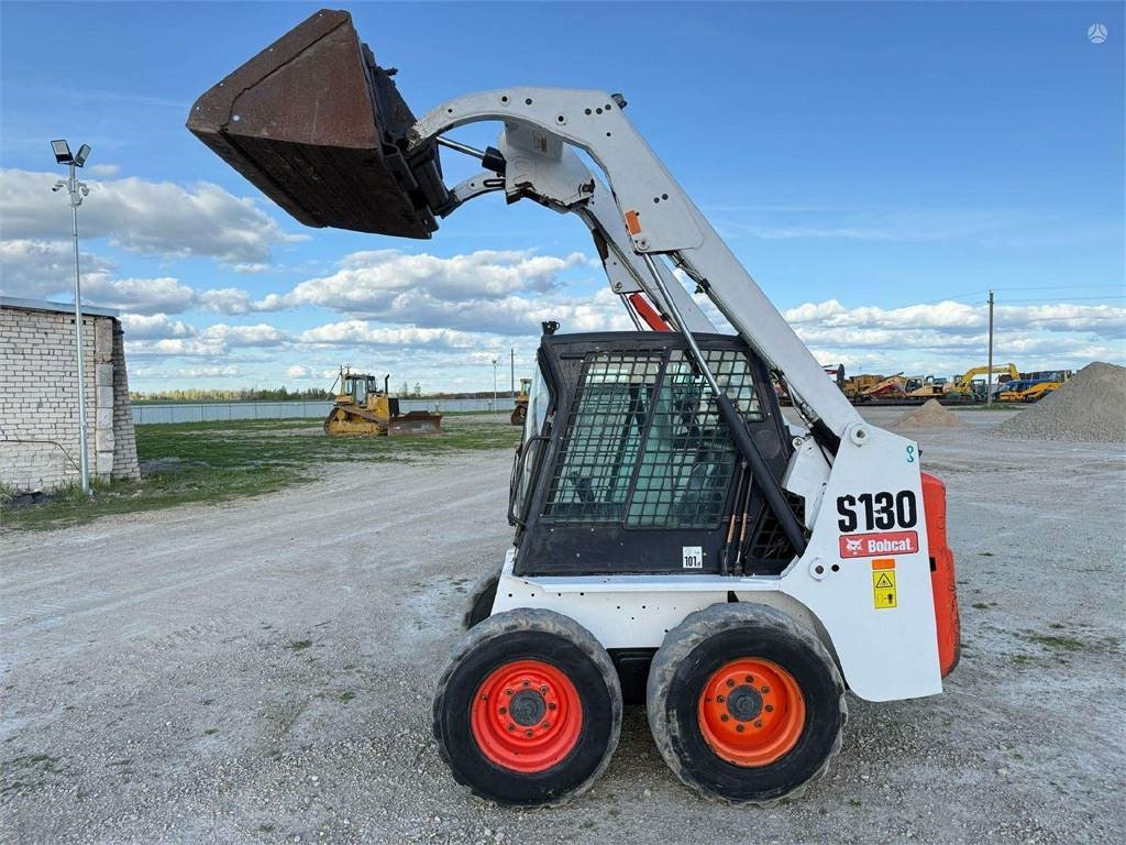 Bobcat S130 - شيول صغير: صورة 4 Bobcat S130 - شيول صغير: صورة 4