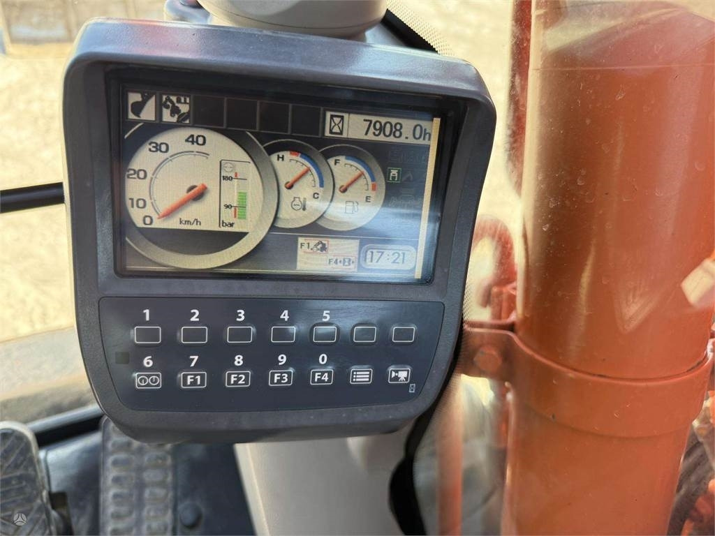 حفار ذو عجلات Hitachi ZX 140 W: صورة 11